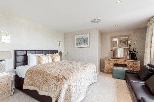 2 Bed Penthouse in Kensington