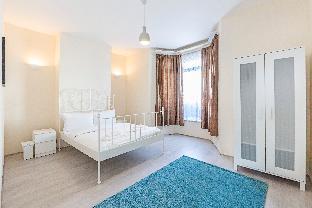 4 Bedroom House , TOOTING - SK