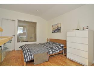 1 Bed Maisonette, SHEPHERD'S BUSH – SK