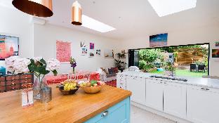 Majestic 4BR Family Home in West London