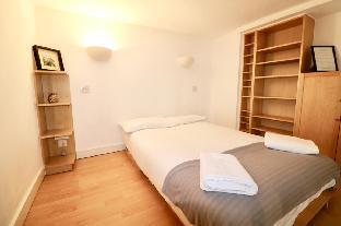 Flat 16 · Charming Split Level Studio Hyde Park P