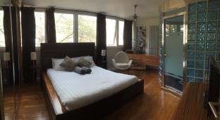 Fantastic 2 Bed 2 bath in very centre of London (Holcroft Court)