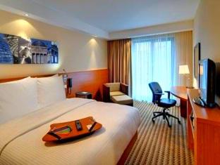 Hampton by Hilton London Luton Airport Hotel