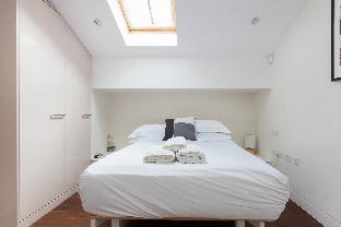 Stylish 3 BR Mews in Belgravia + Modern Interior 