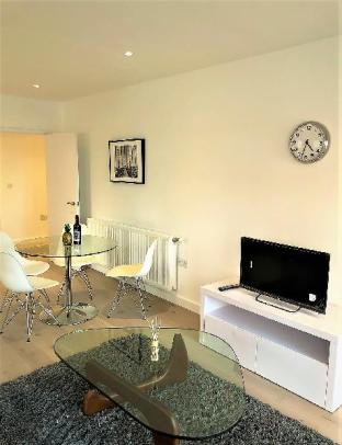 New One Bedroom Stunning Apartment, West London