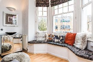 West Hampstead Two Bed Apartment with Roof Terrace