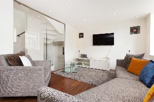 Stylish 3 BR Mews in Belgravia + Modern Interior 