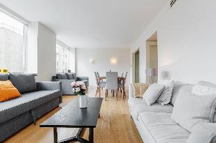 Stunning flat 1 minute from Tower Bridge!