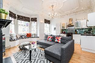 West Hampstead Two Bed Apartment with Roof Terrace